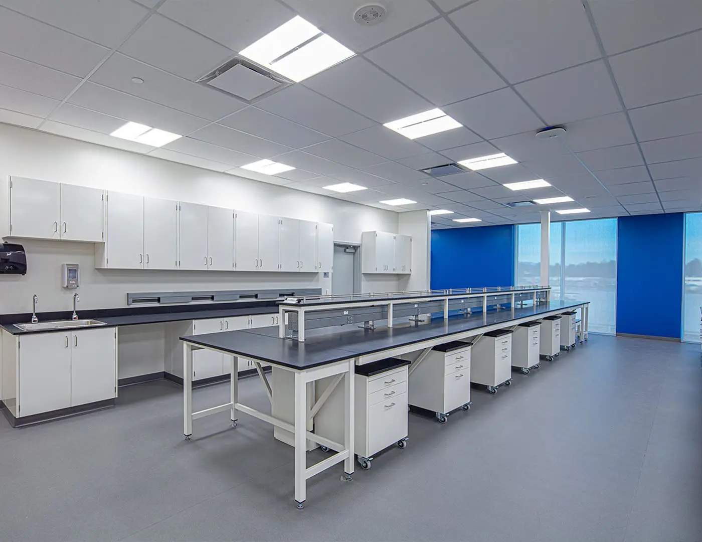 Open teaching laboratory with mobile benches at BCIT Health Sciences Centre